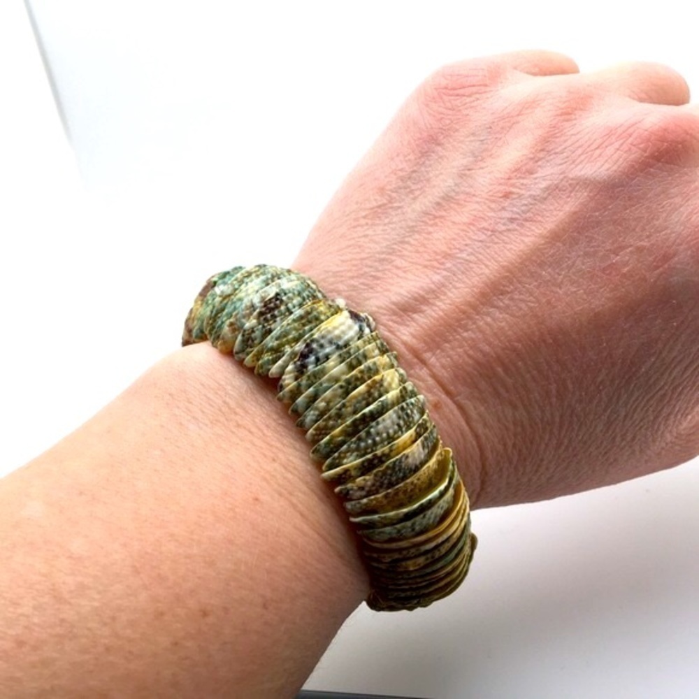 Stackable Seashell Croc Scale Bracelet - Picture 3 of 7
